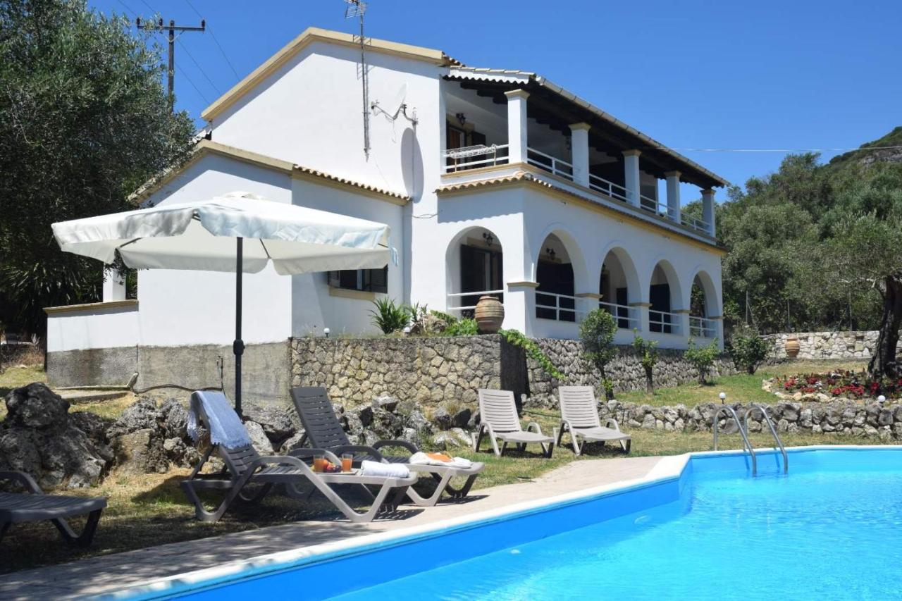 Villa Eirini By Hotelius Liapades Exterior photo